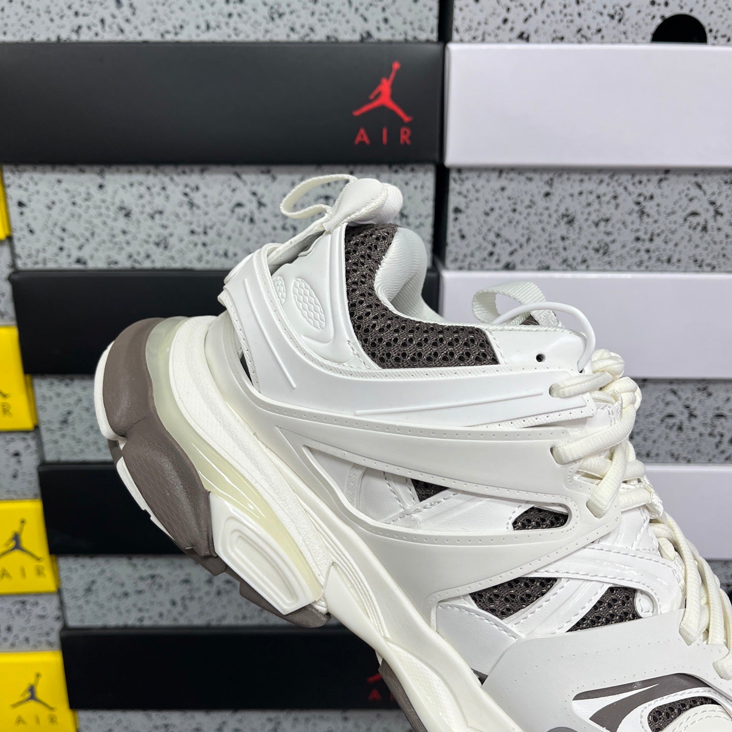 BLG Track White & Brown