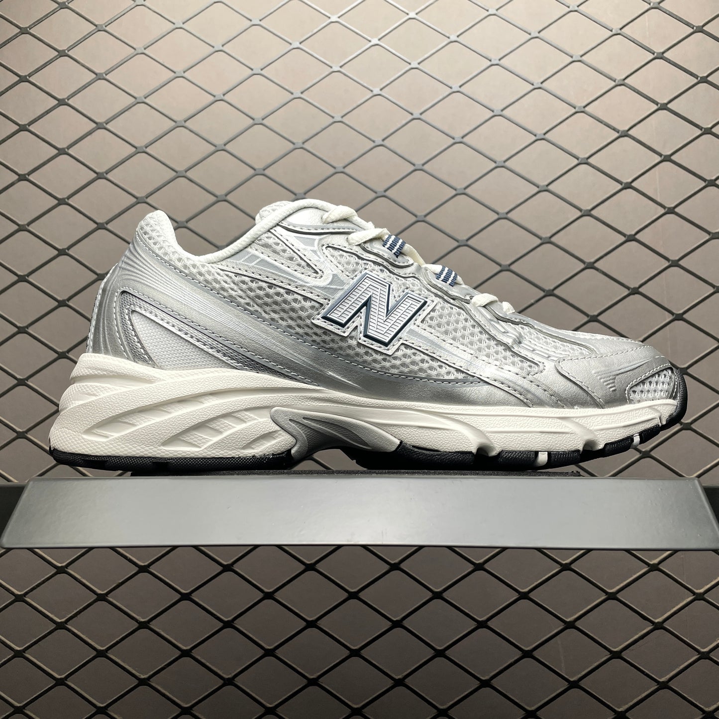 740 Silver / White / Black