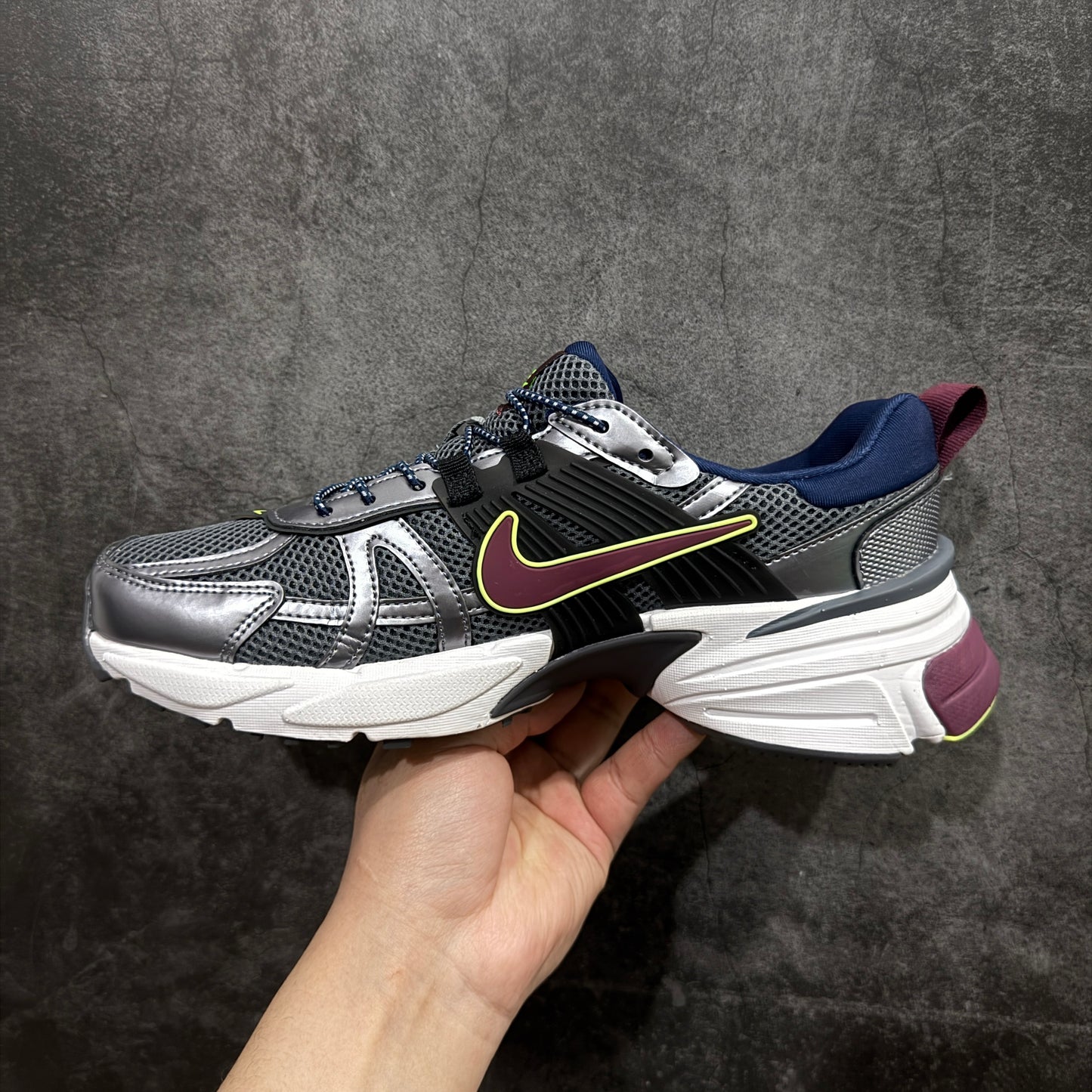 V2K Run Obsidian Burgundy
