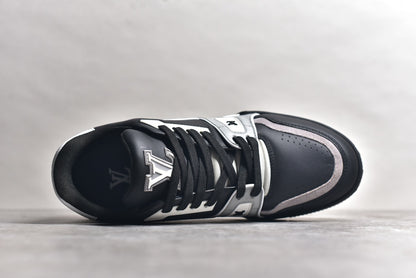 Trainer Black and Gray