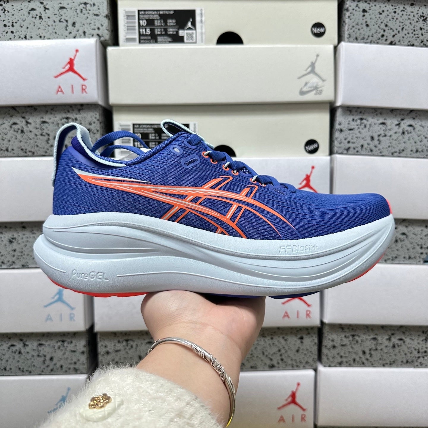 GEL-NIMBUS 28 Baby Blue