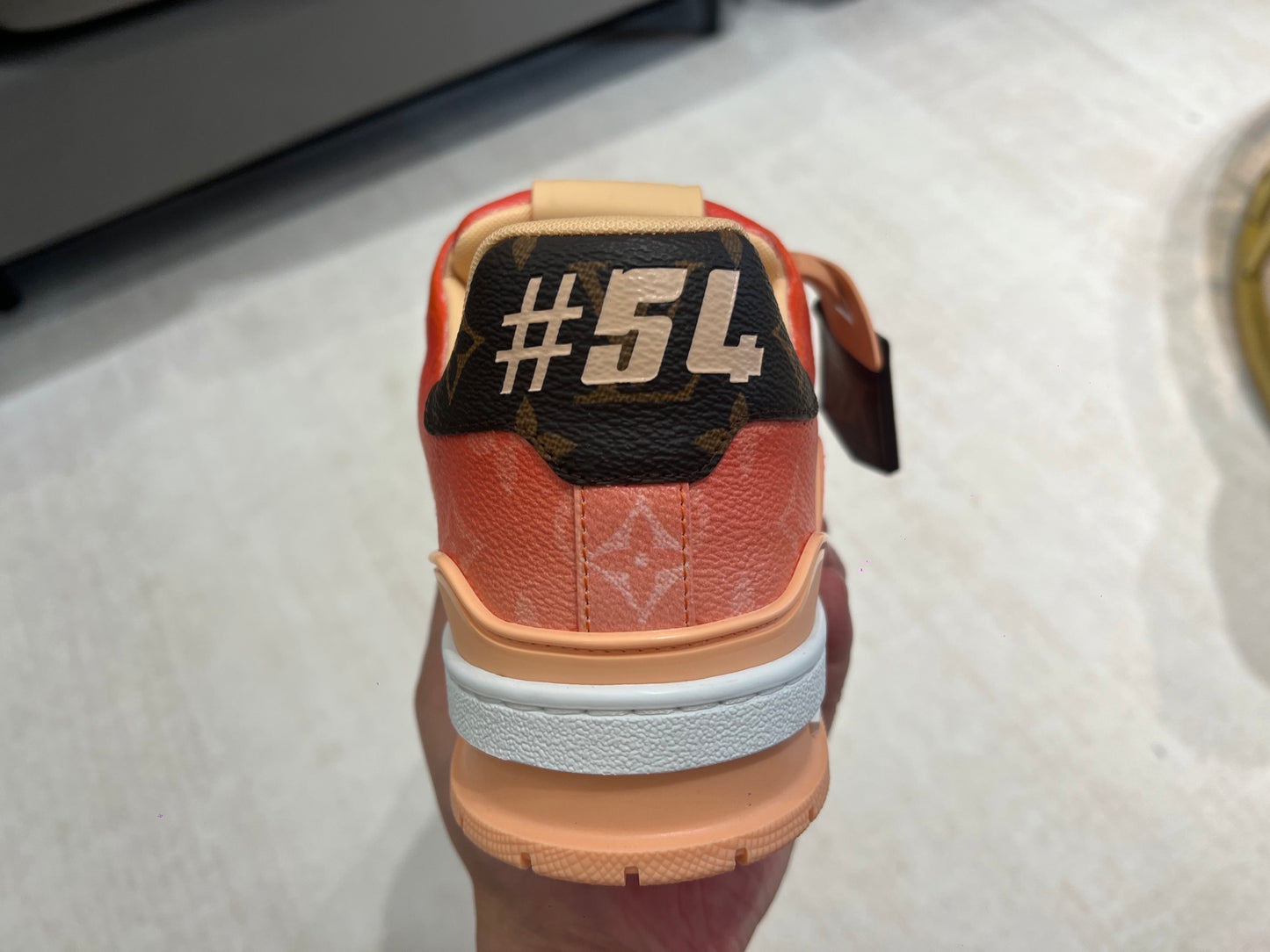 Trainer Orange