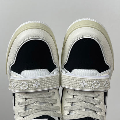 Trainer White and Black