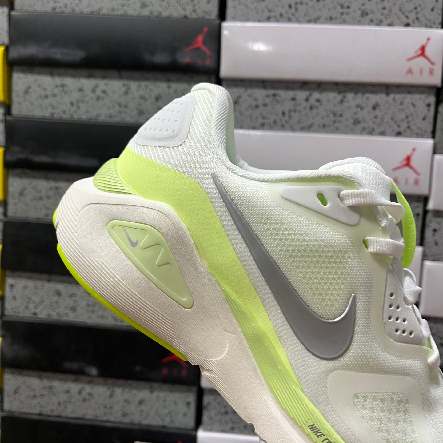 Structure 26 Summit White Barely Volt