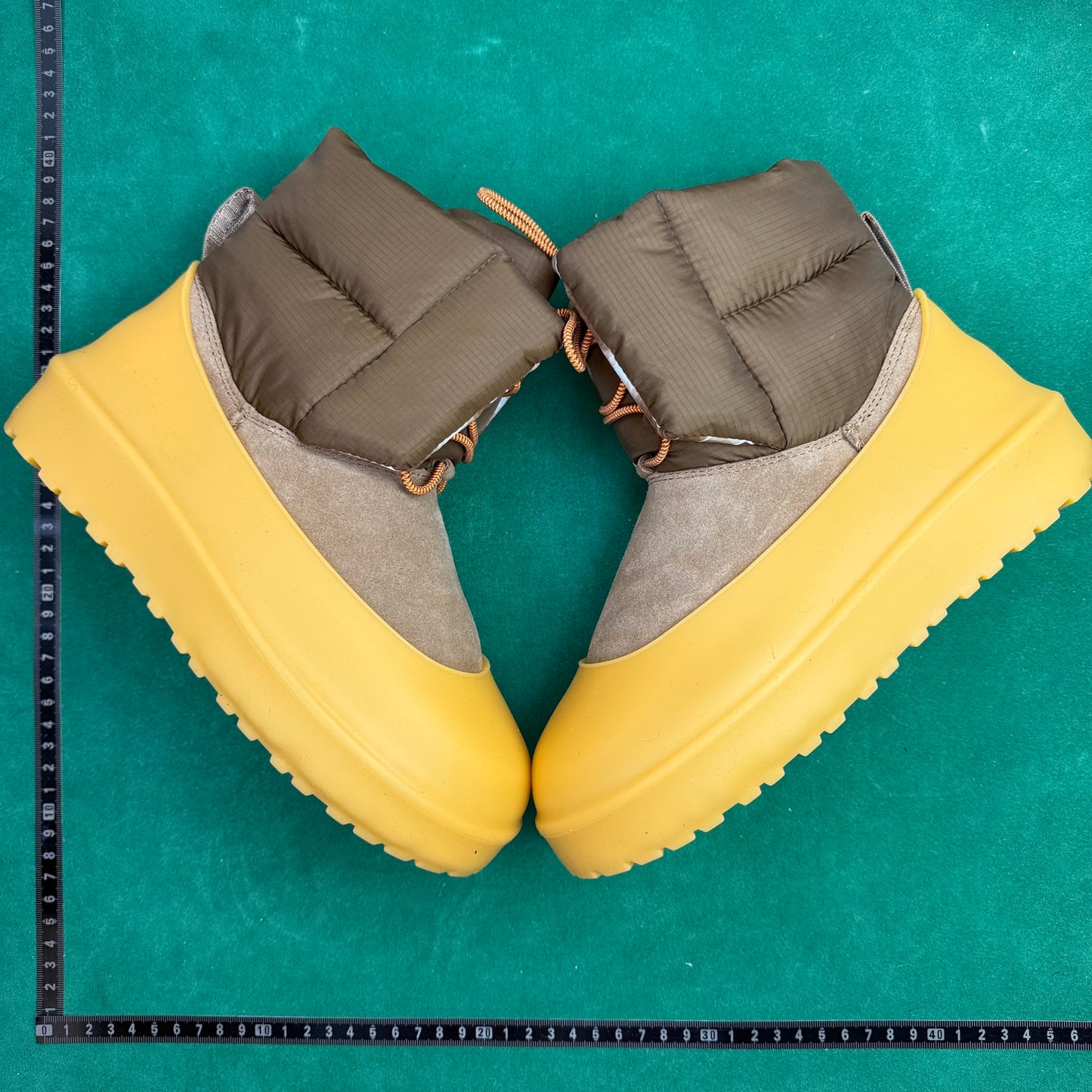 TT UGG CLASSIC MINI Lace-Up Weather