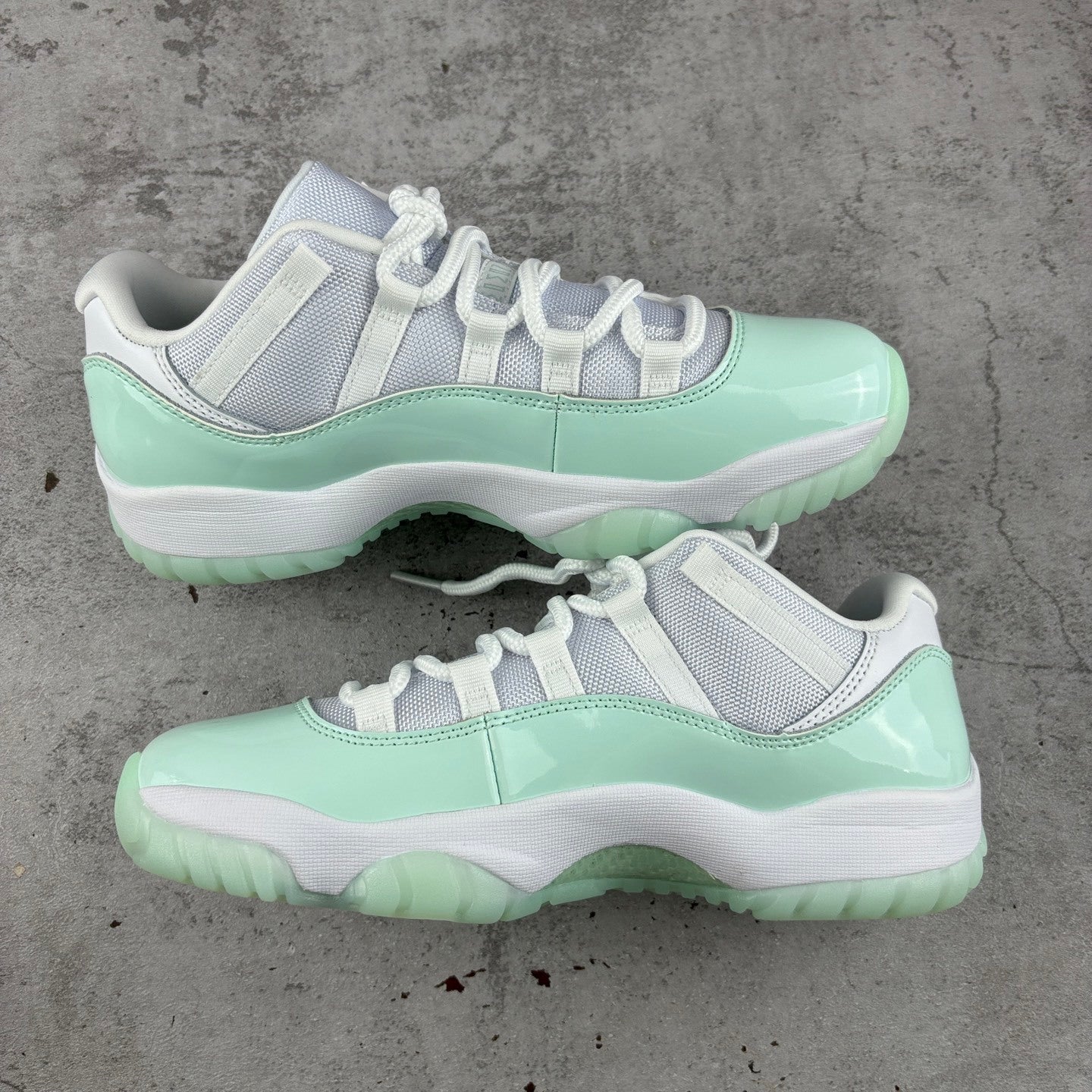 AJ11 Retro Low Igloo