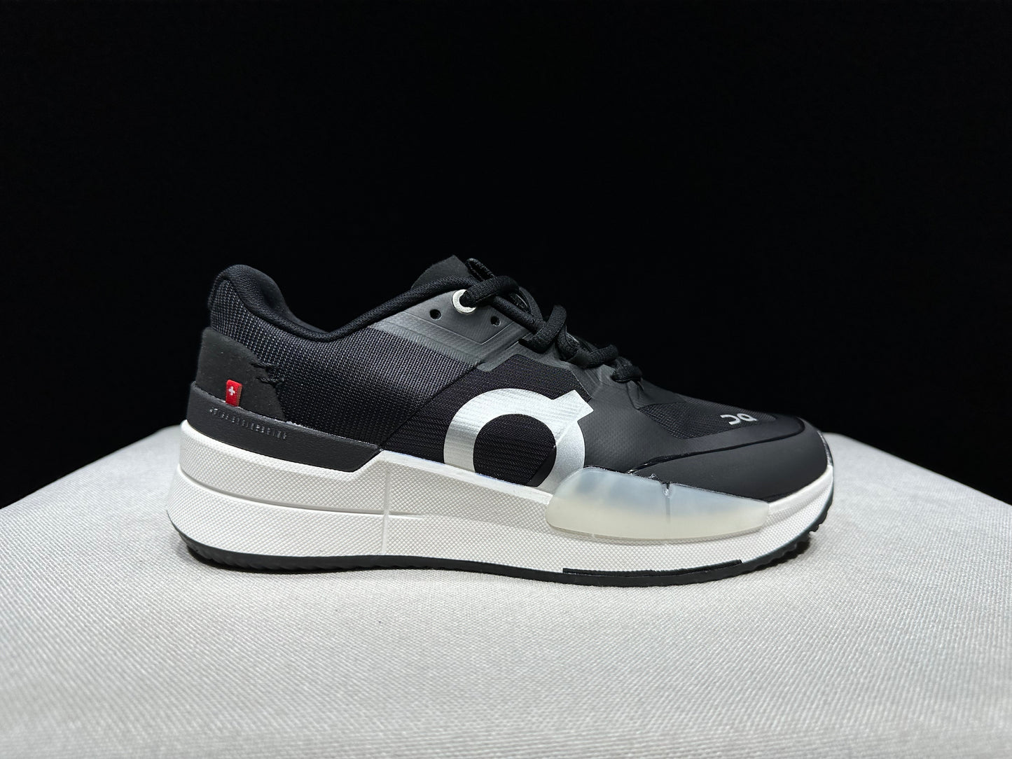 The Roger Pro 2 Black Silver