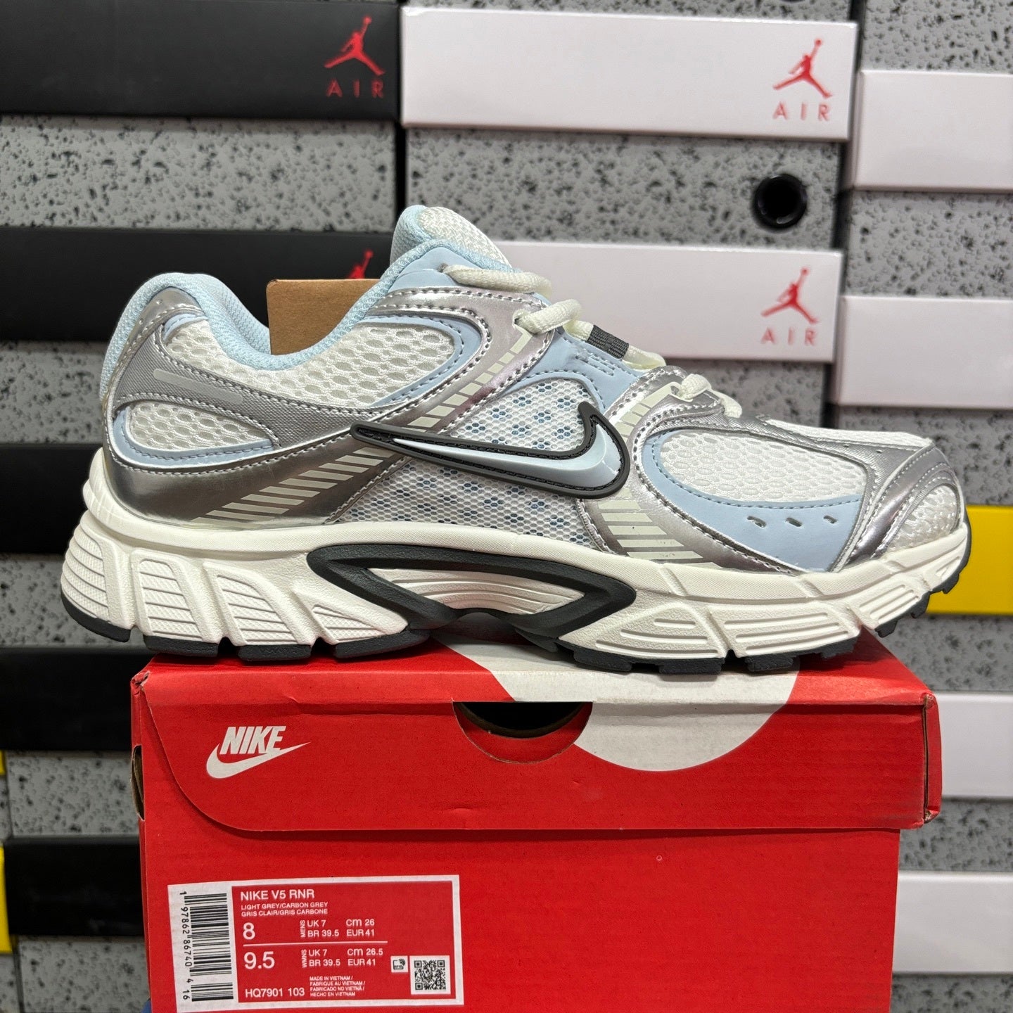 V5 RNR Light Grey Carbon