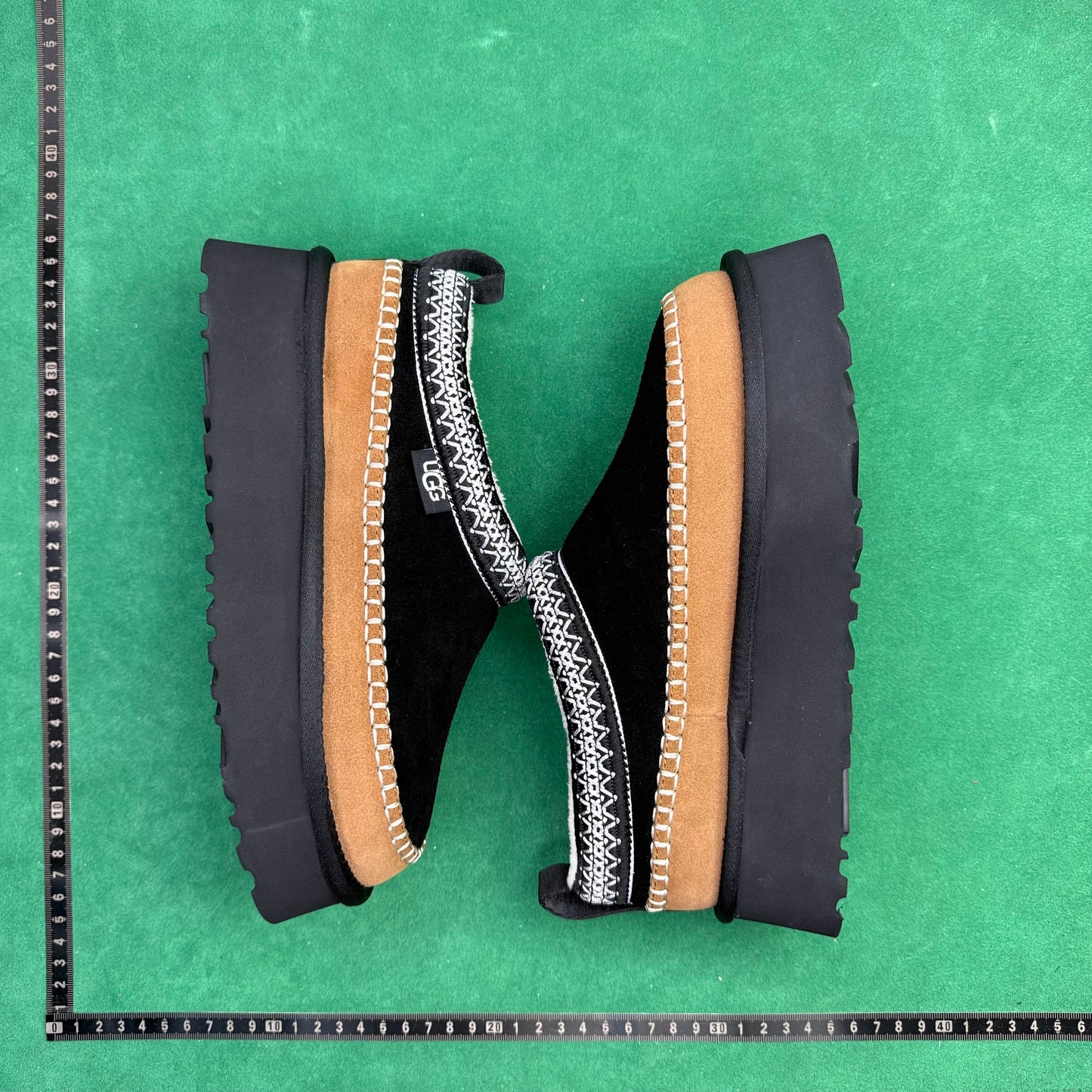 UGG Venture Daze