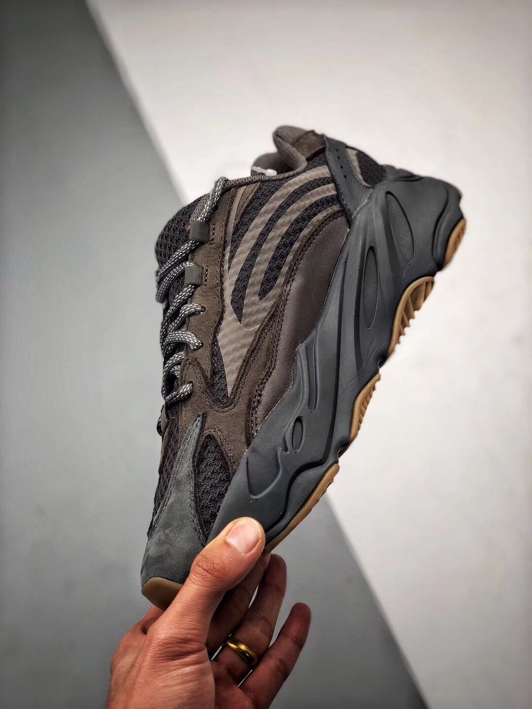 700 V2 Brown