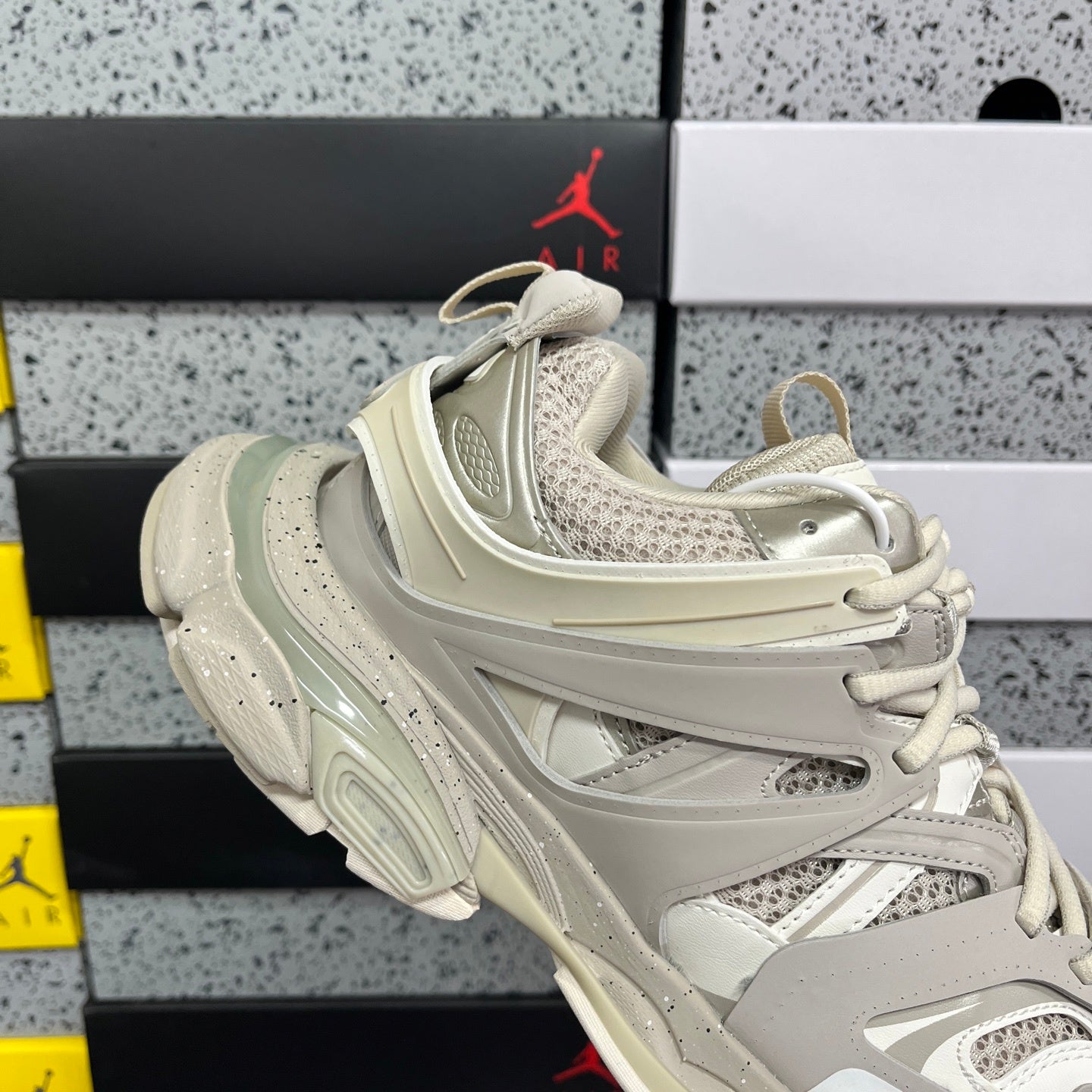BLG Track Beige Speckled