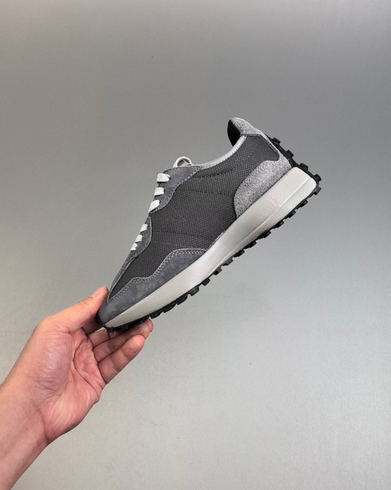 327 Gordura Dark Grey