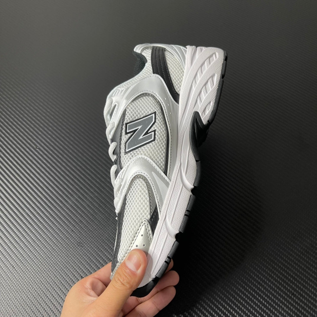 530 White and Black