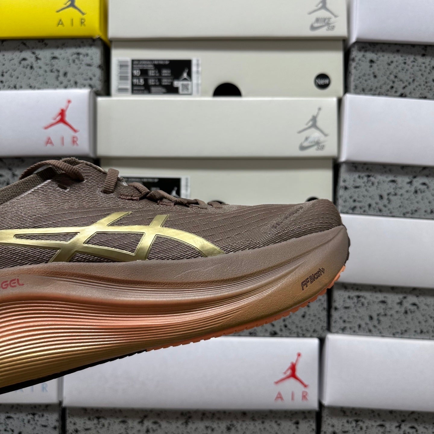 GEL-NIMBUS 27 Brown