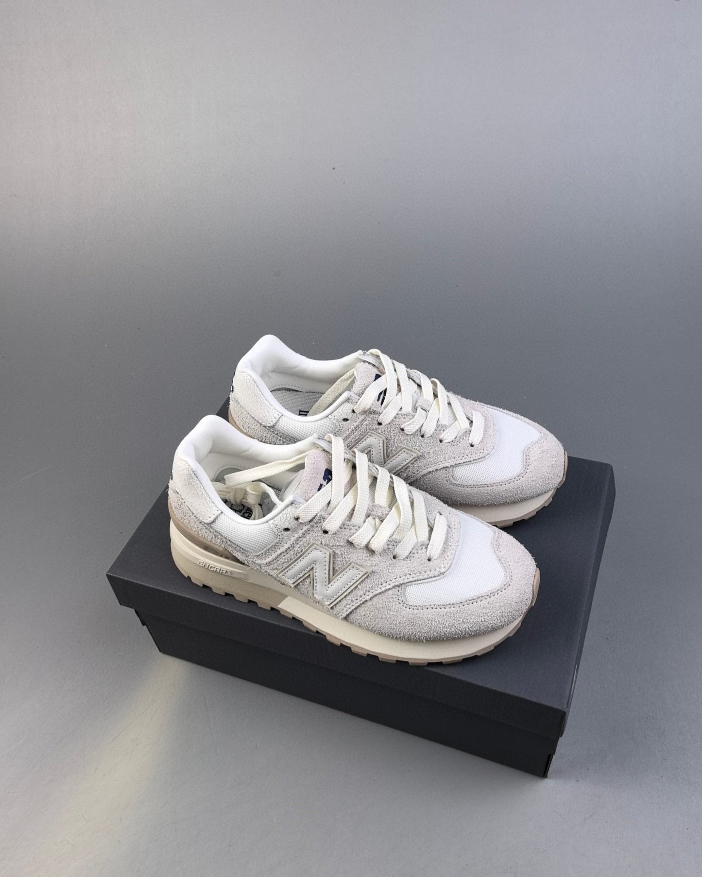 574 Creme