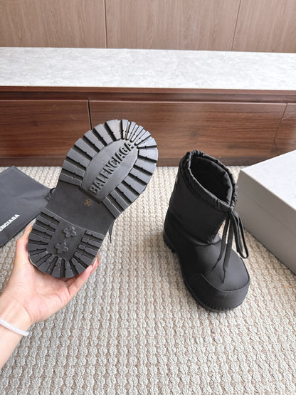 BLG Alaska Suede Boots Nylon Black