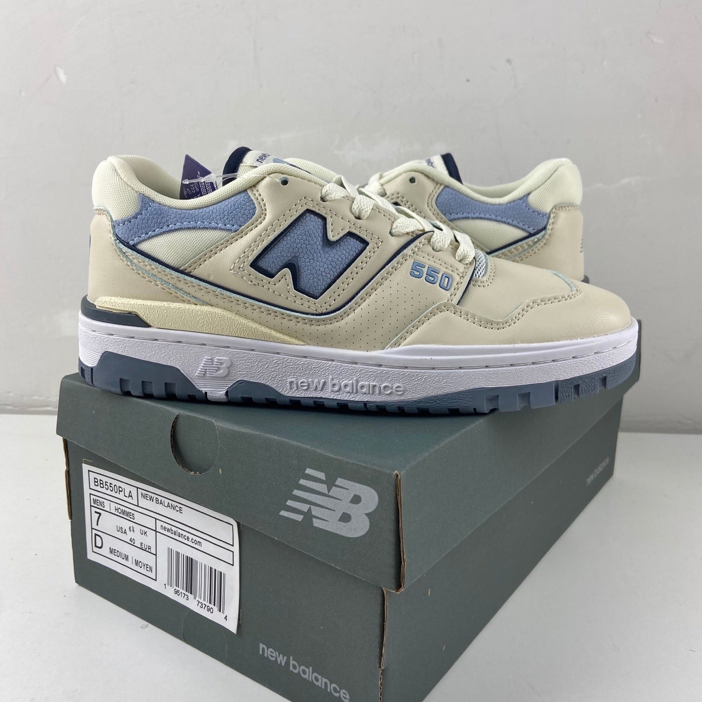 550 White Vintage Indigo