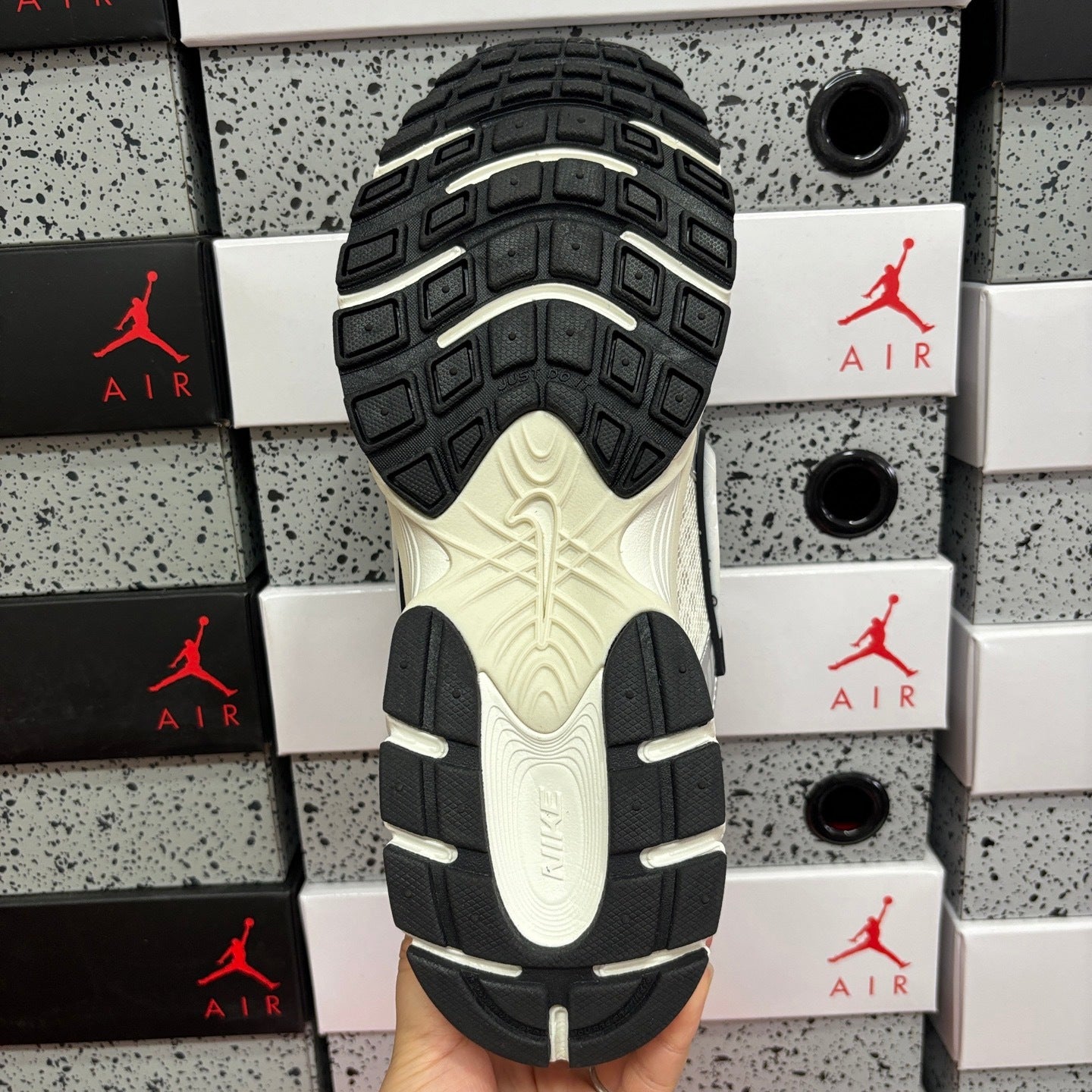 V5 RNR Off White
