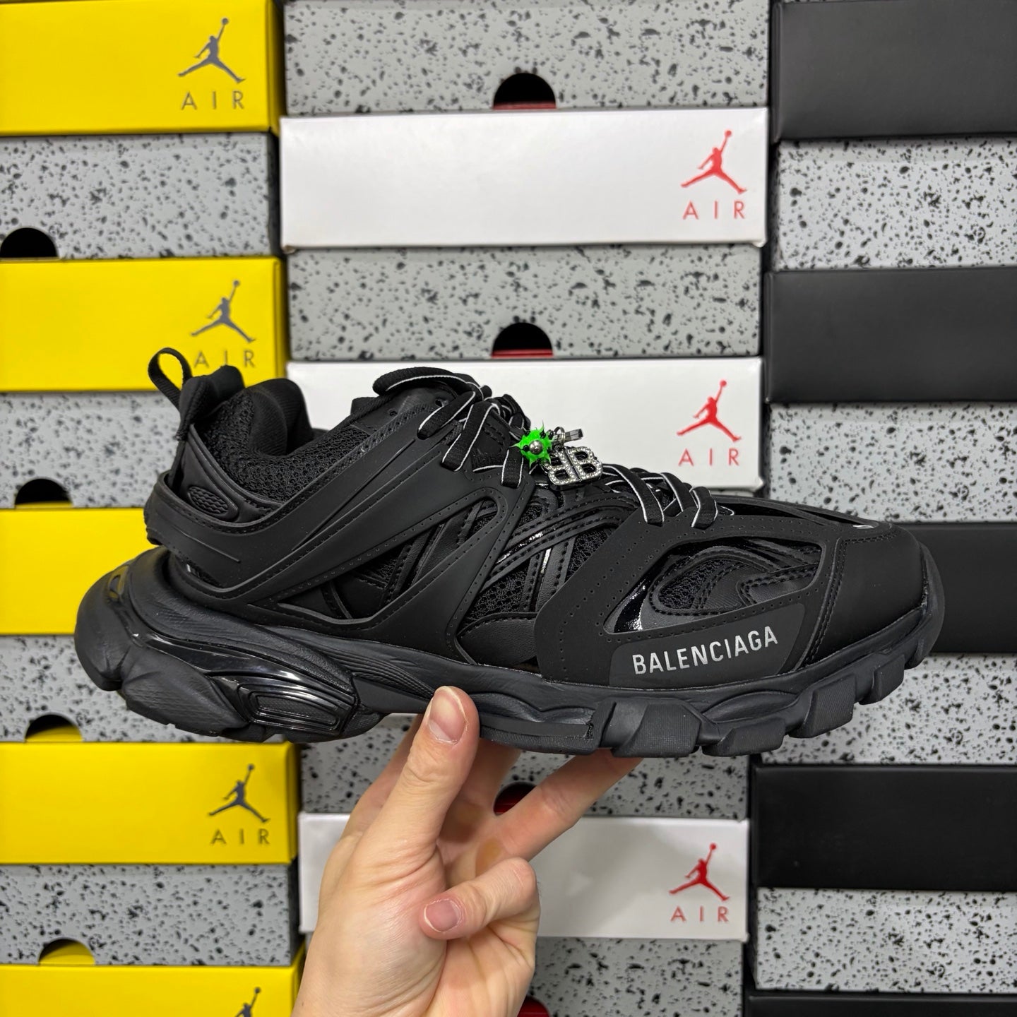 BLG Track Black White
