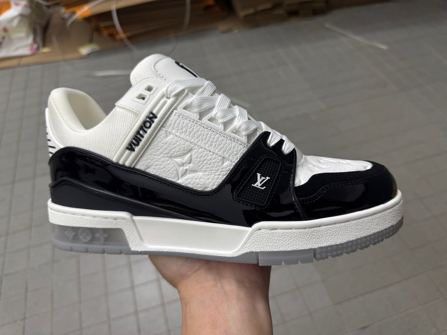 Trainer White and Black