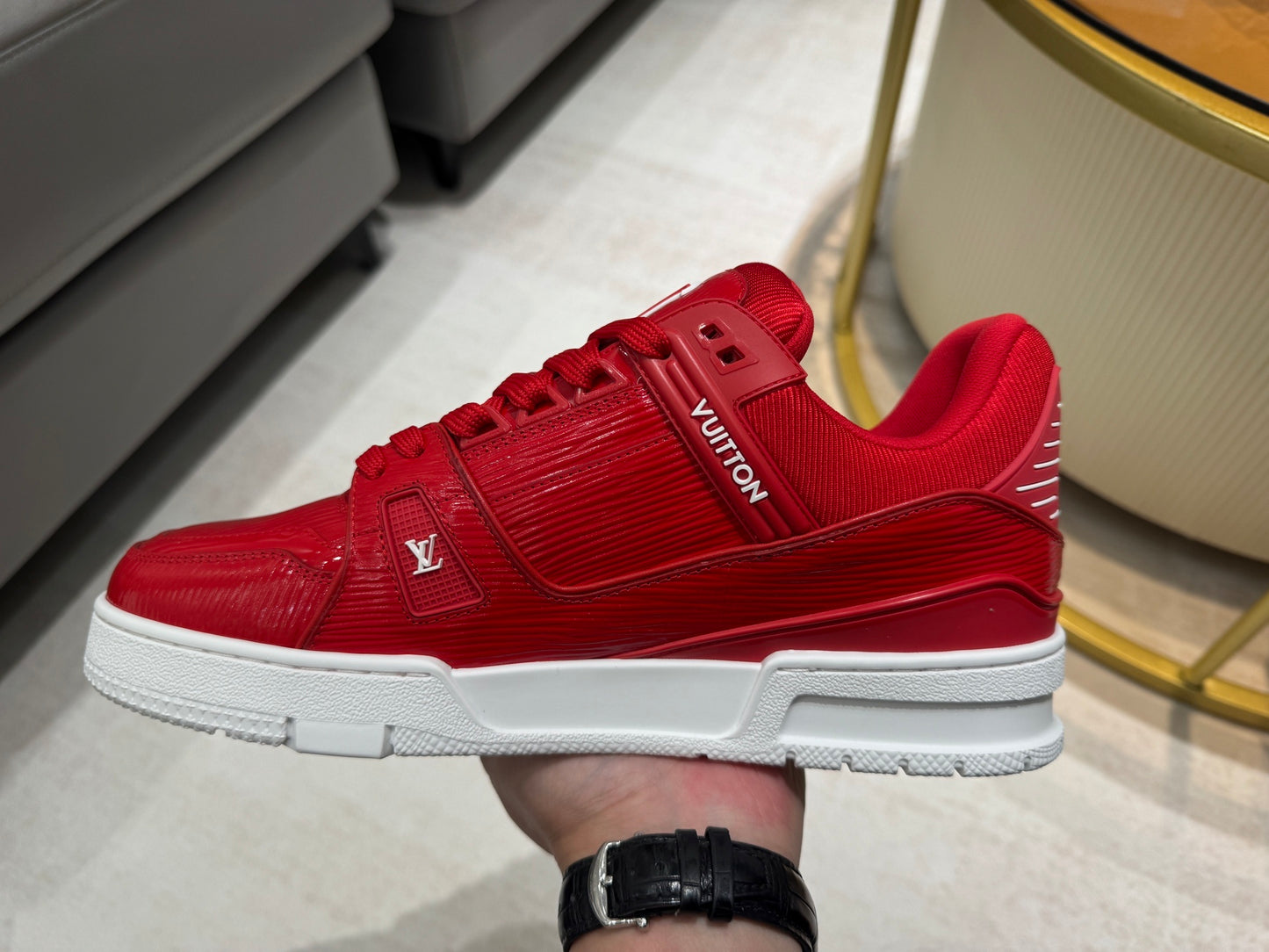 Trainer Red