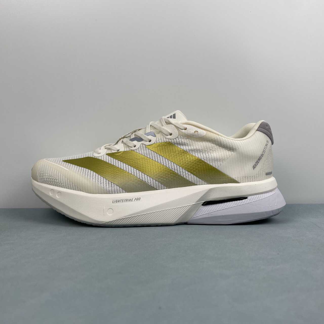 Adizero Boston 13 Platinum