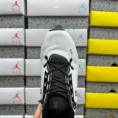 On Running Cloudtilt Remix White Black