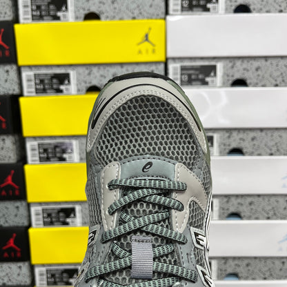 Gel-1130  Wild Dove/White