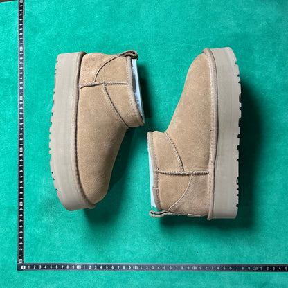 UGG