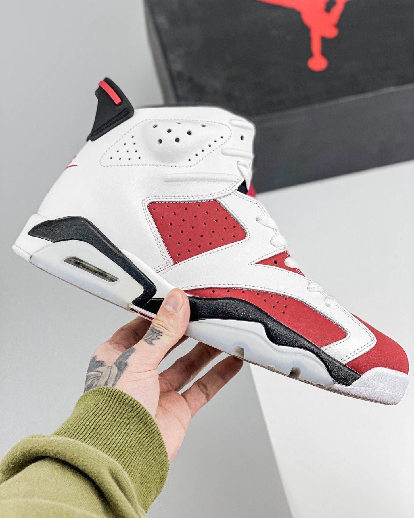 AJ6 White and Red