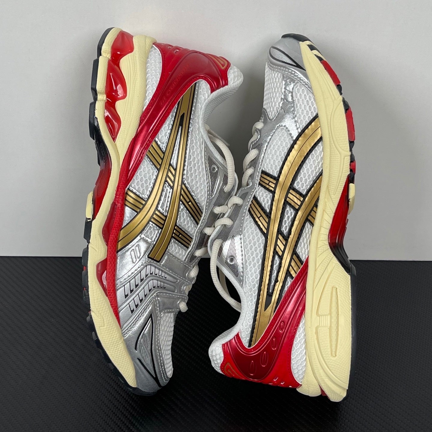 Kayano 14 White / Gold / Red