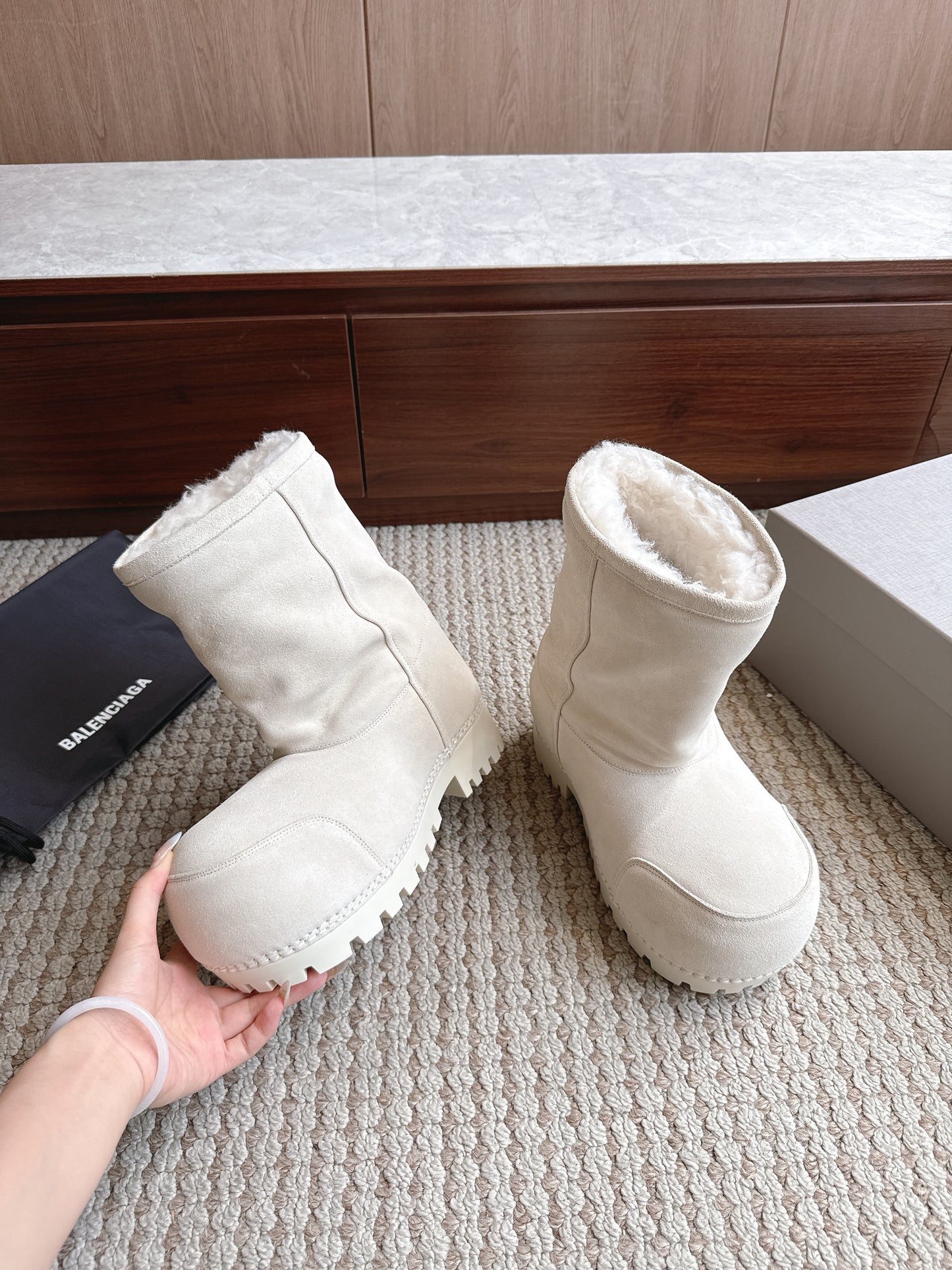 BLG Alaska Suede Boots White