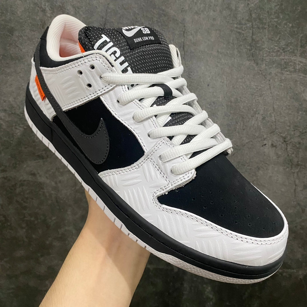 Dunk SB TIGHTBOOTH