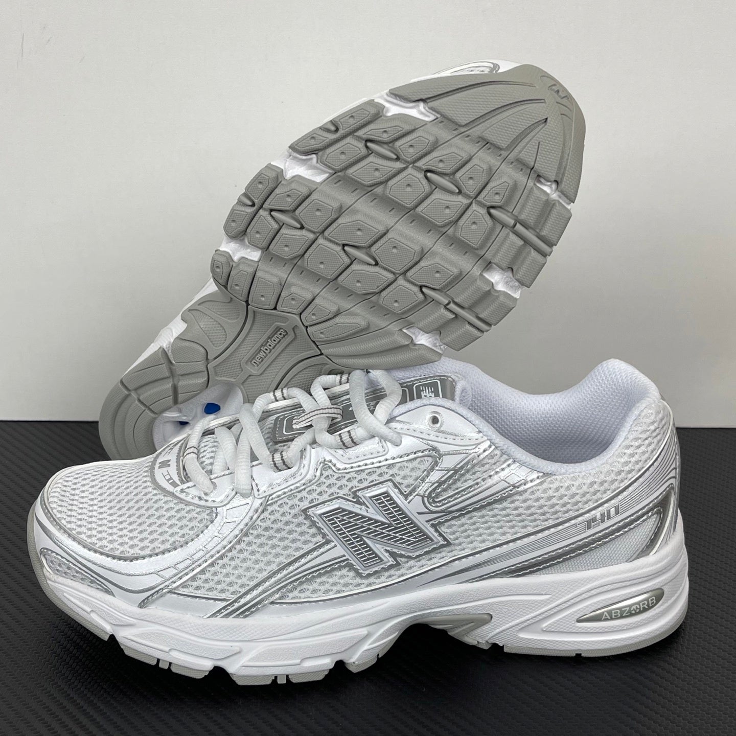 740 Triple White / Silver