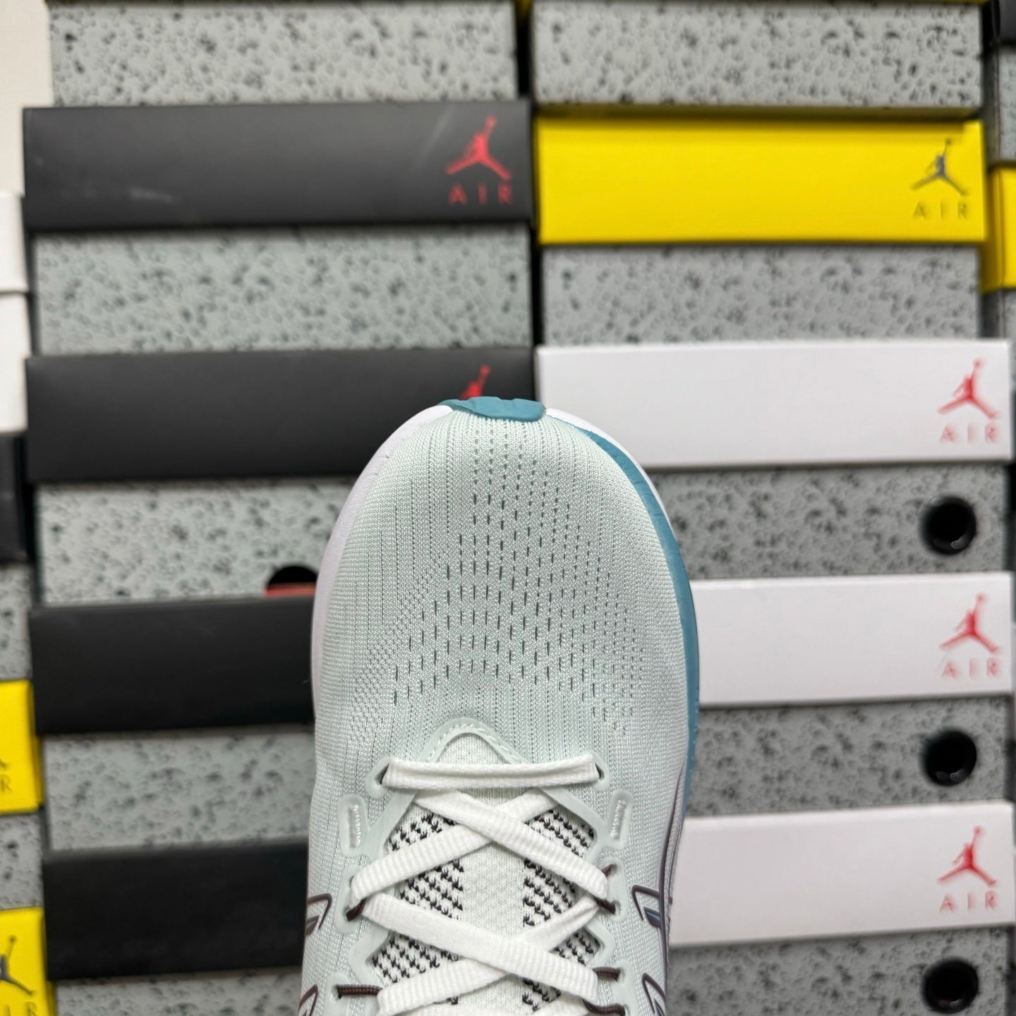GEL-NIMBUS 28 Light Blue