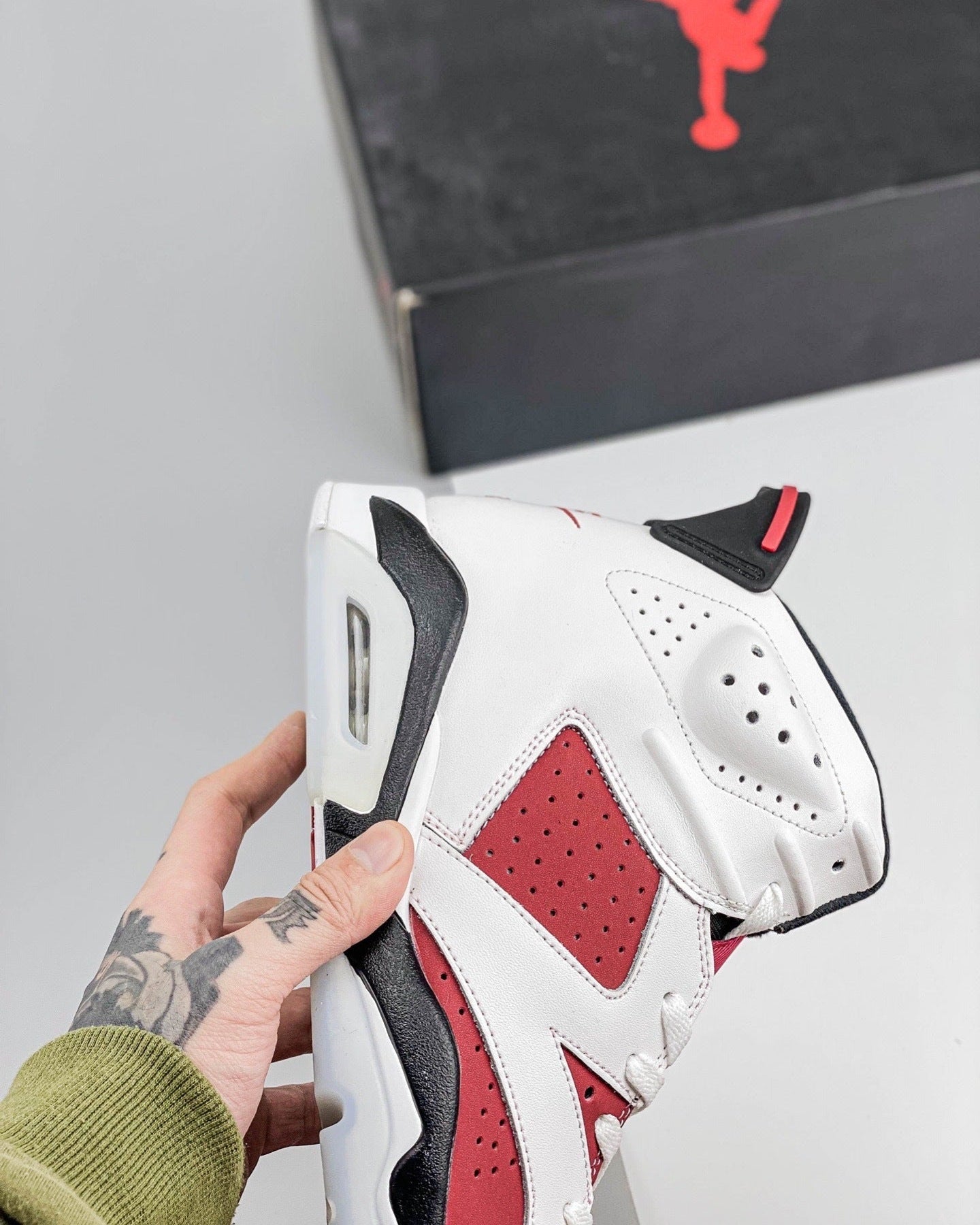 AJ6 White and Red