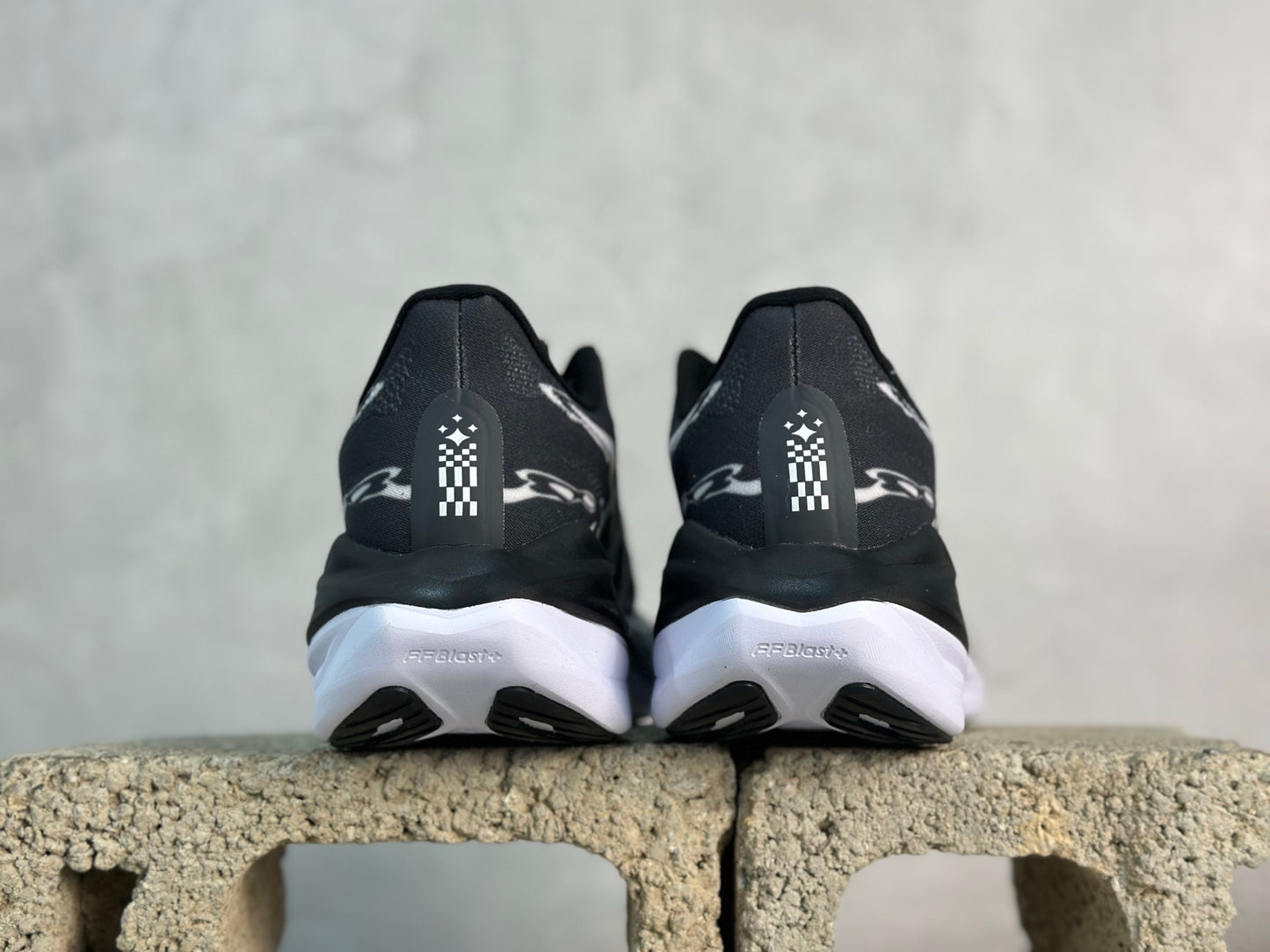 Superblast 3 Black/White