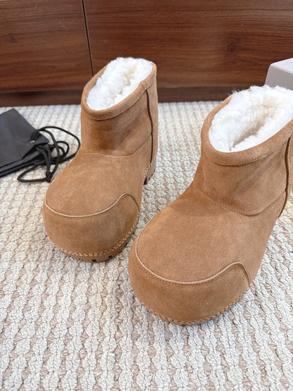 BLG Alaska Suede Boots