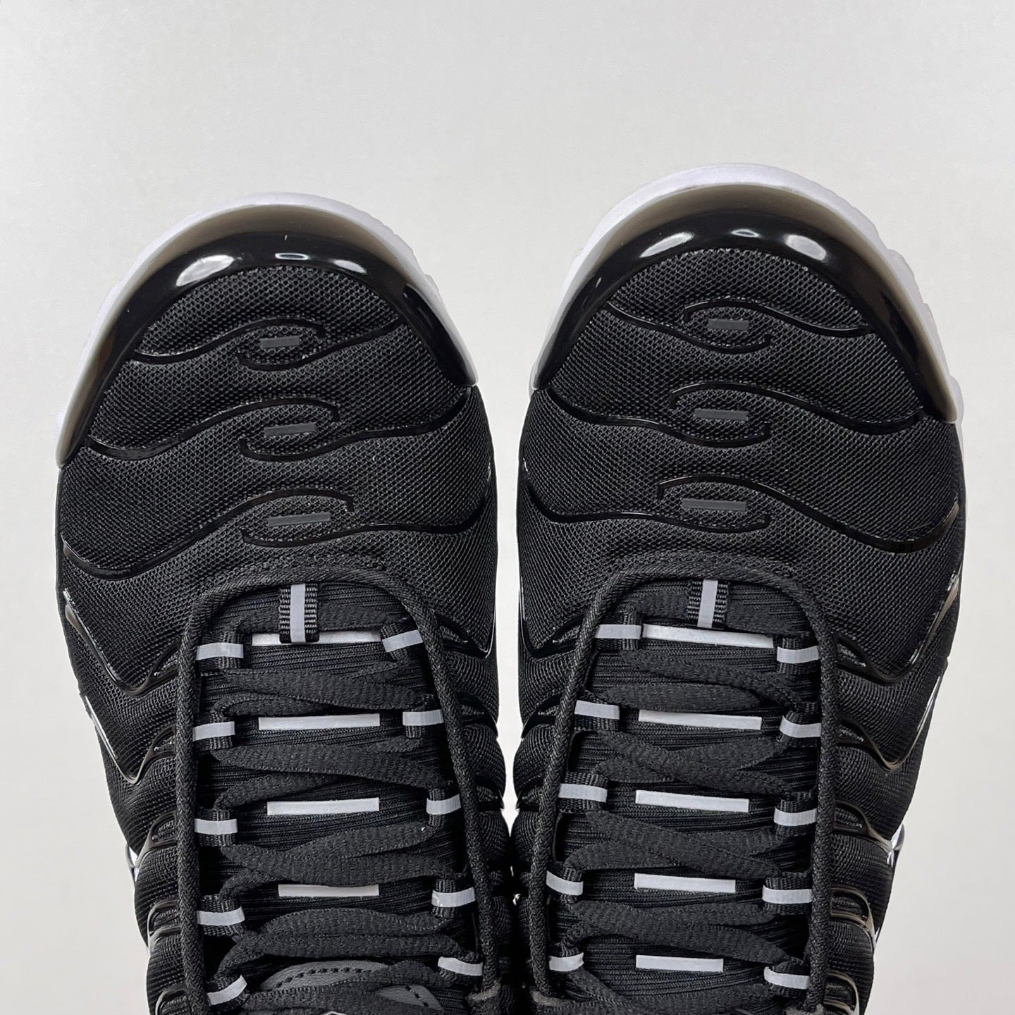 TN  Black White