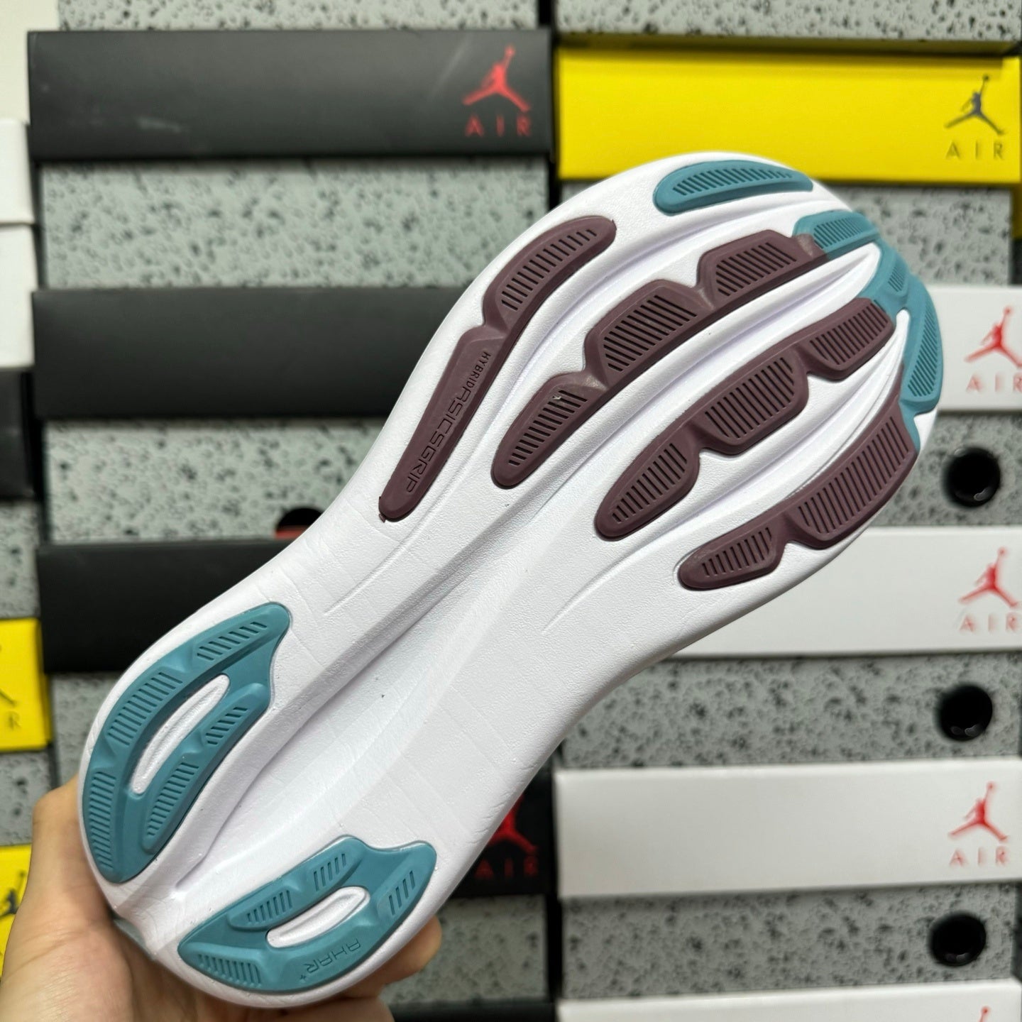 GEL-NIMBUS 28 Light Blue