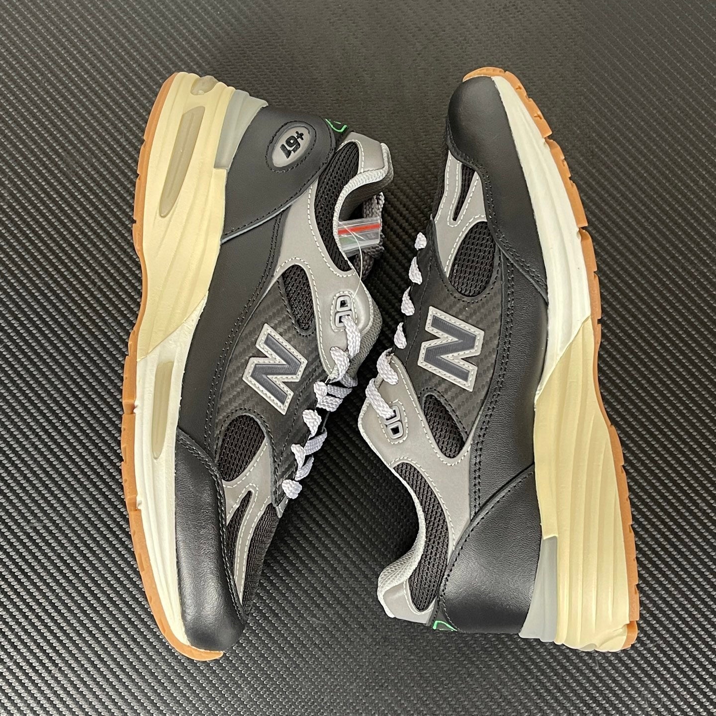 990 Black Grey