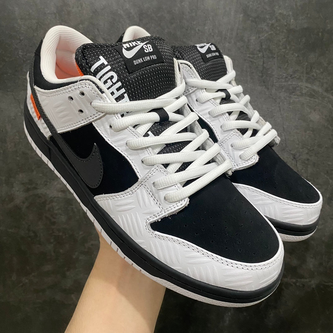 Dunk SB TIGHTBOOTH