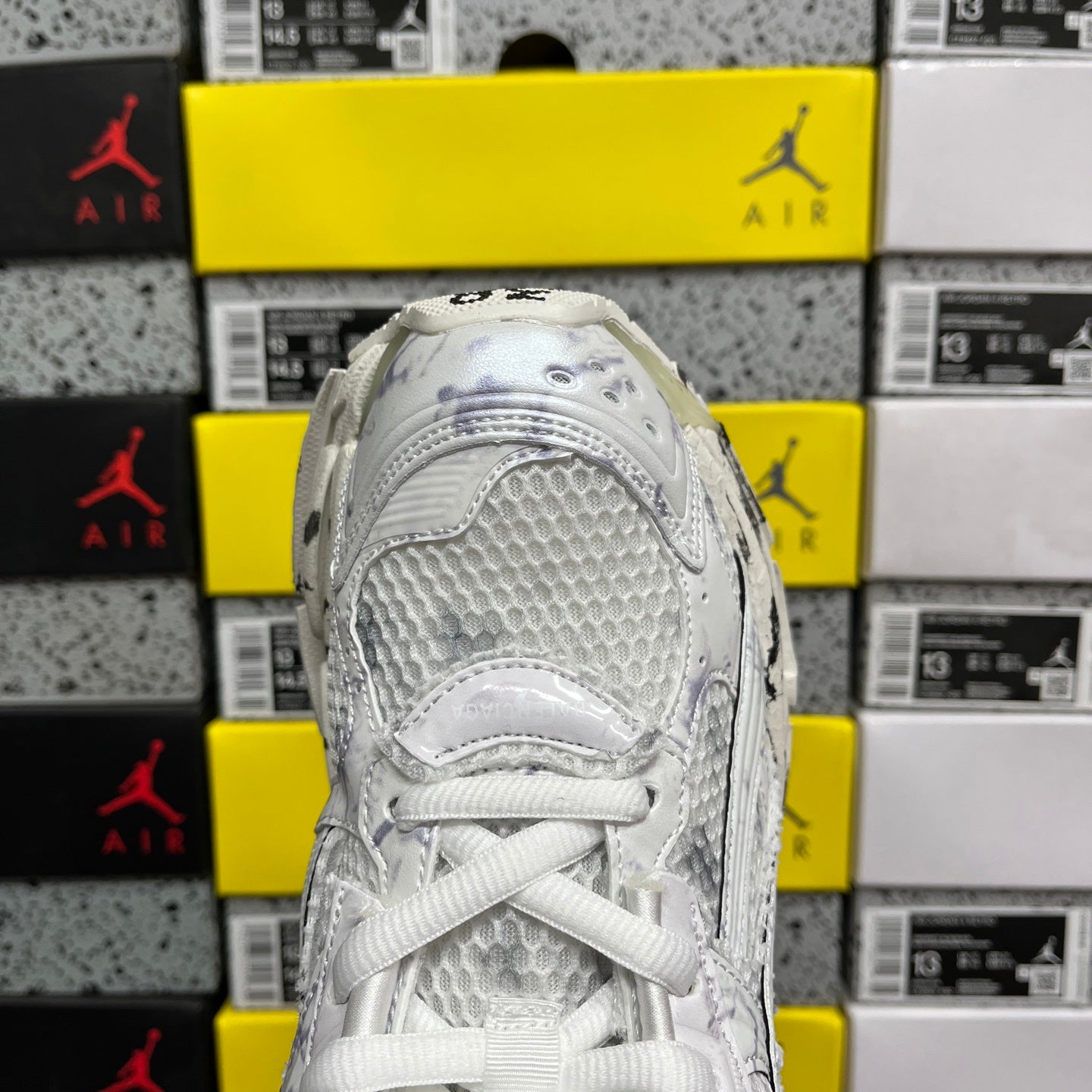BLG Runner Graffiti White Blue