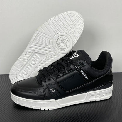 Trainer Black and White Sole