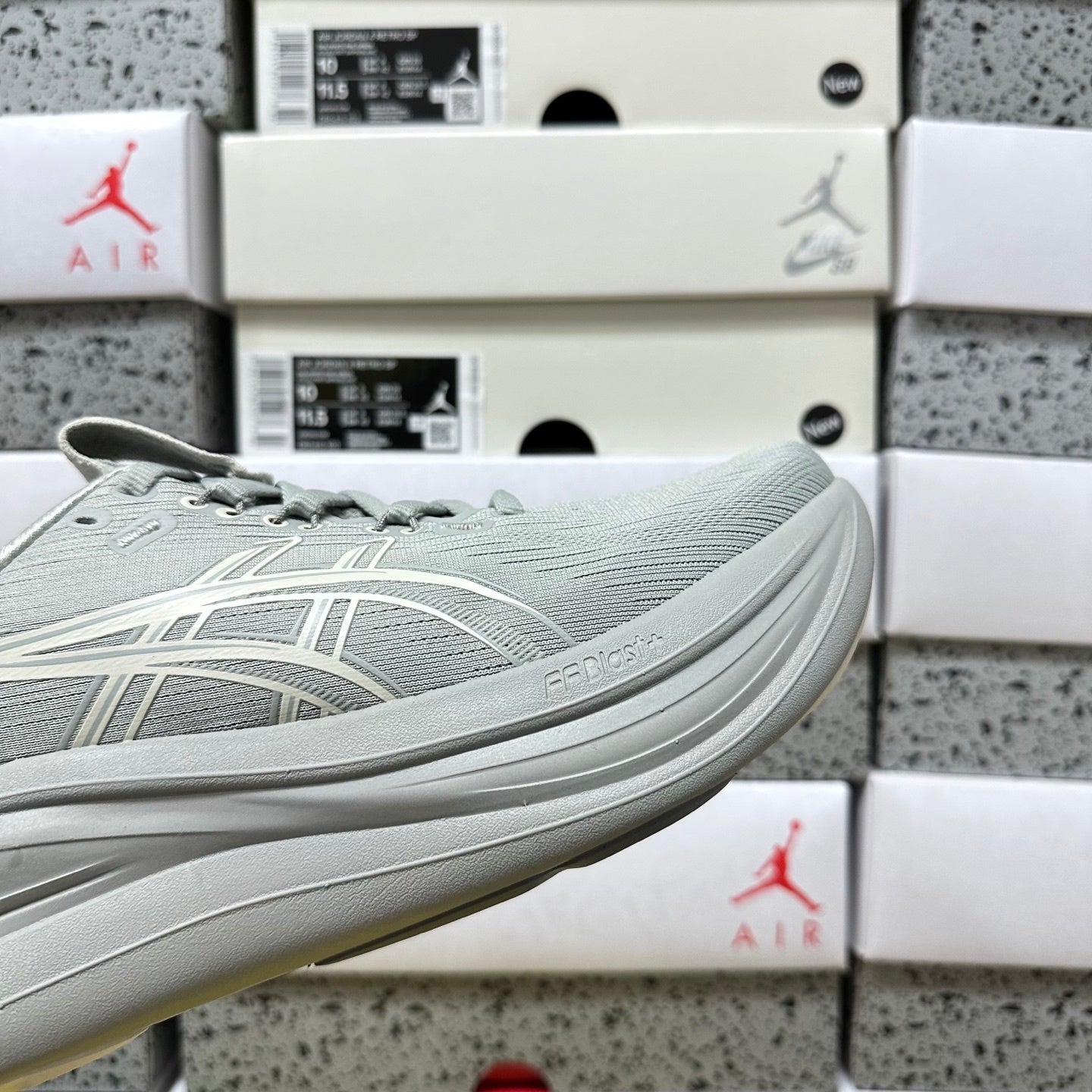 GEL-NIMBUS 28 Grey