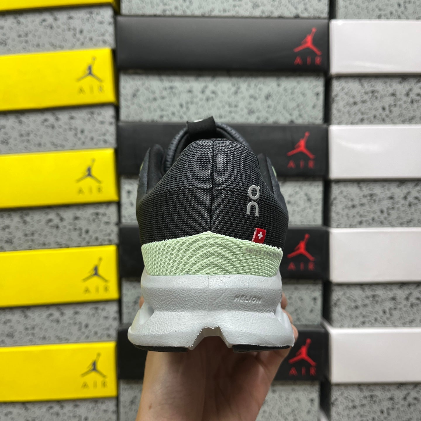 On Cloudsurfer Black Grey