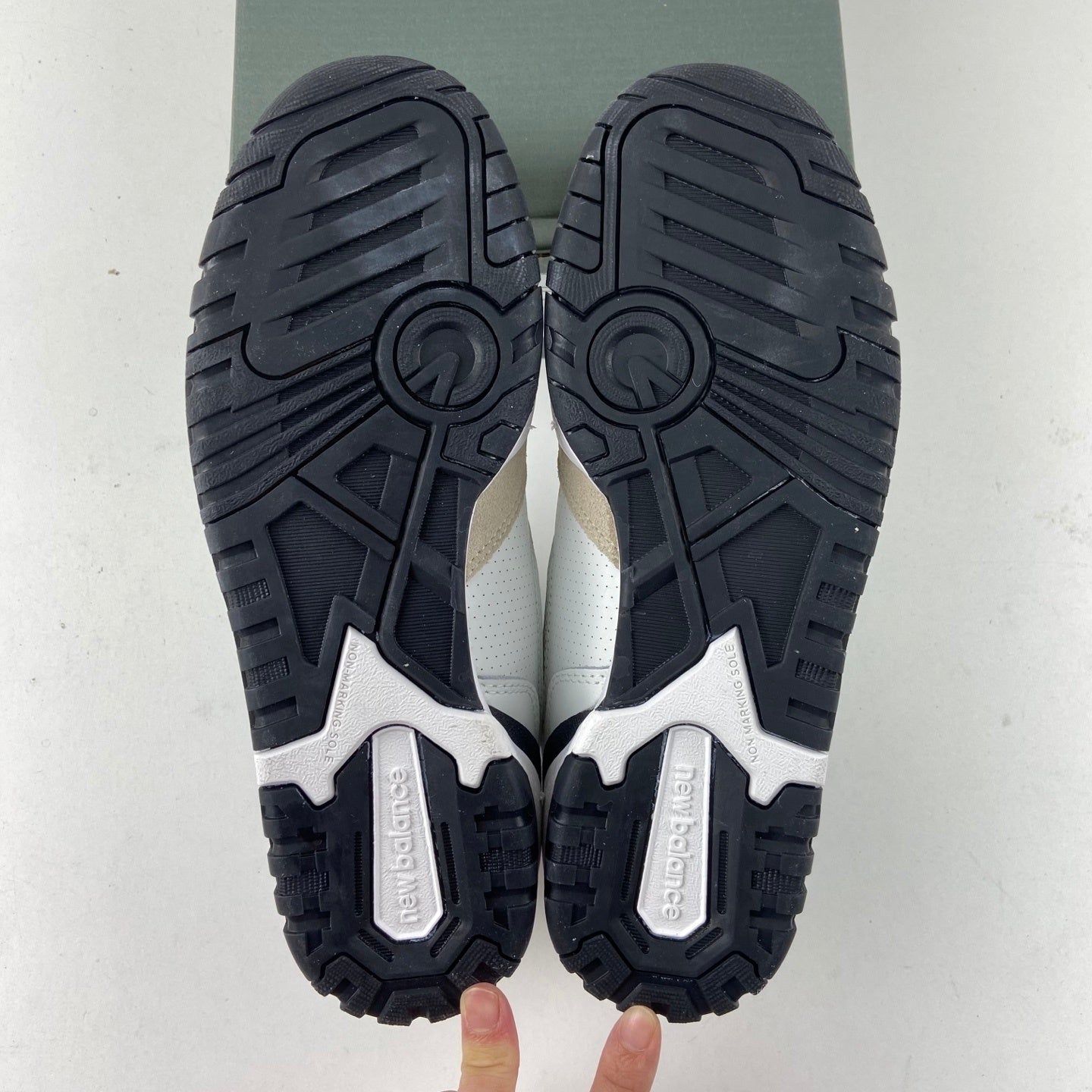550 Sea Salt Black