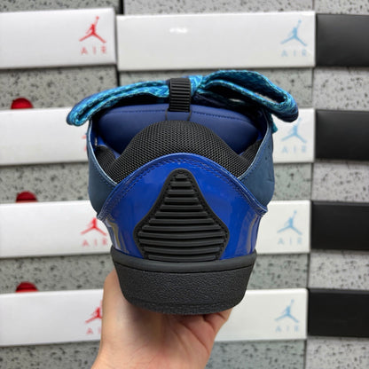 Curb Azul