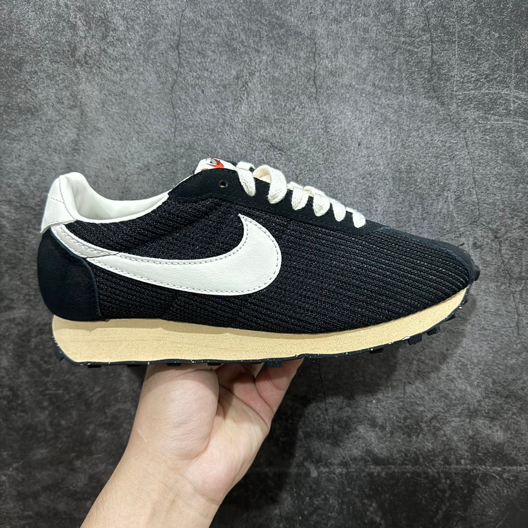 Roshe Run Black and White