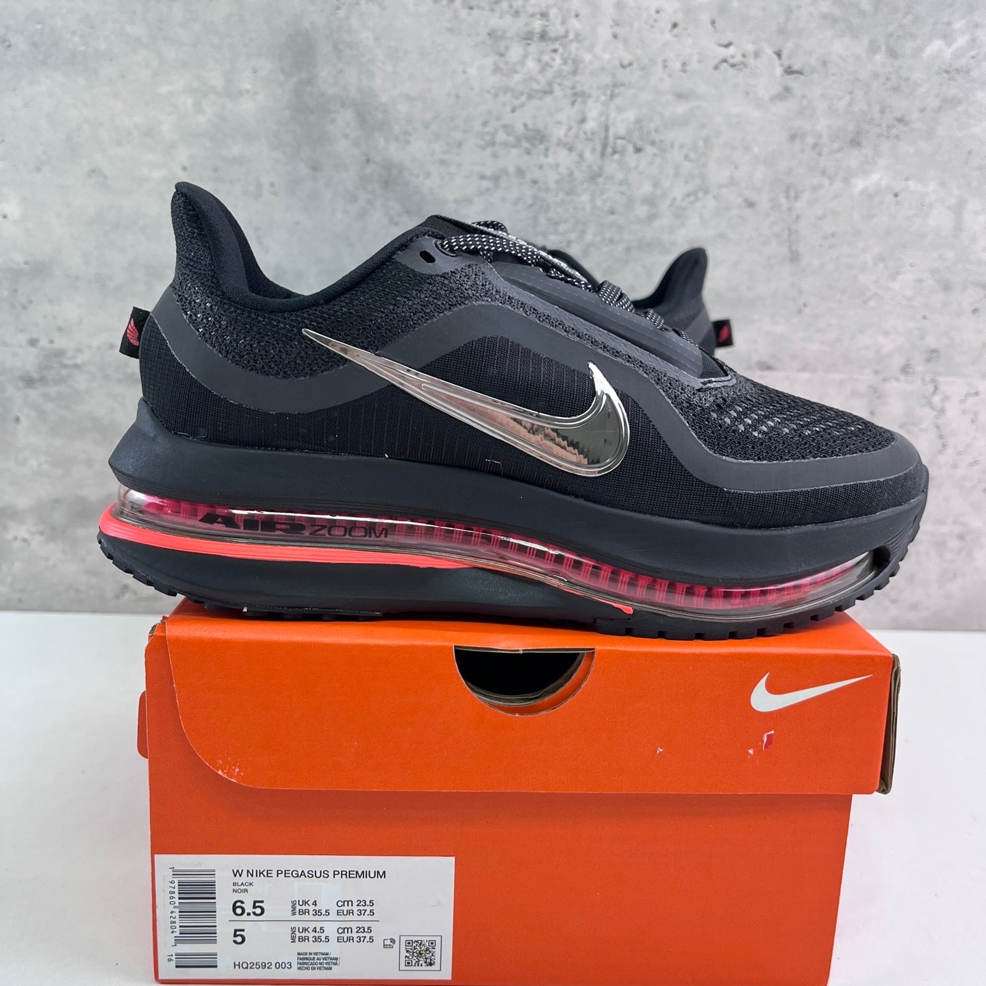 Pegasus Premium Black/Red